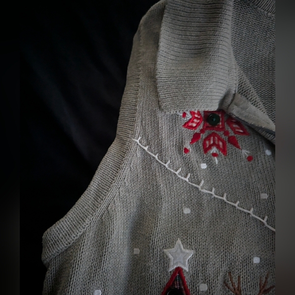 Bechamel Christmas Sweater Vest - Picture 2 of 10